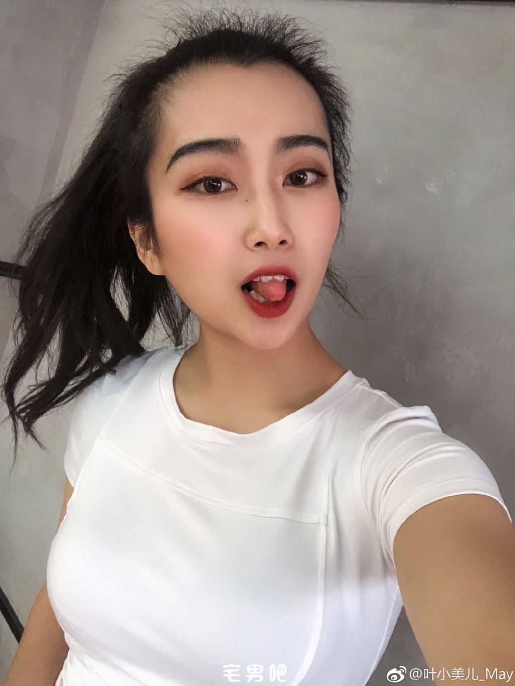 今日妹子图 20190507 微博上的健身小姐姐 @叶小美儿_May - 逸尤格