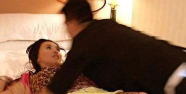 租女友回家致怀孕 3000一炮有点贵 - 逸尤格