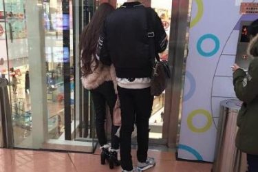 蛇精男逛街被拍很自豪 尖下巴都能戳死人了|蛇精男|刘梓晨 - 逸尤格