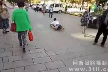 断腿假乞丐被当场揭穿 我那善良的心情何以堪 - 逸尤格