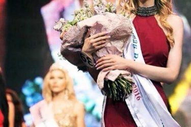 为攒学费迪拜卖身 女生遭教师性侵 - 逸尤格