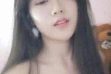 超漂亮美女主播苏然椅子上手指疯狂操作 - 逸尤格