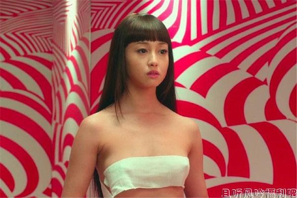 泽尻绘里香的硬伤在脸上和身材上 - 逸尤格
