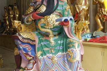 男子看中寺庙关公像偷走放家中供奉 - 逸尤格