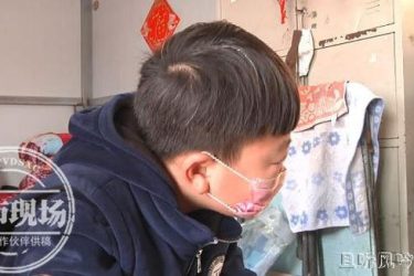 母亲流着泪打儿子:你打赏4万块我得装4万袋水泥 - 逸尤格