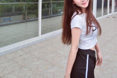 马来西亚网红人妻josephy_li姗姗 高颜值配嫩胸 - 逸尤格