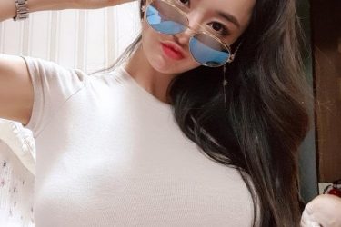 有着沉甸甸胸部的女孩你喜欢吗? - 逸尤格
