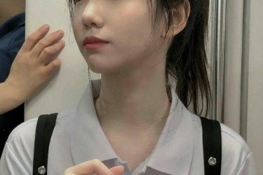 她喝水的样子都这么美 感觉恋爱了 - 逸尤格