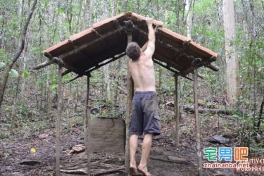 之前在深山中建造小木屋的澳洲小哥又来了,这次是砖瓦房! - 逸尤格