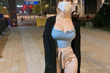 路上惊见「大眼口罩凶妹」 真实容颜让老司机沦陷 - 逸尤格