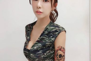 啦啦队女神(巫苡萱)穿低胸迷彩化身火辣女兵 网友:快绑架我 - 逸尤格