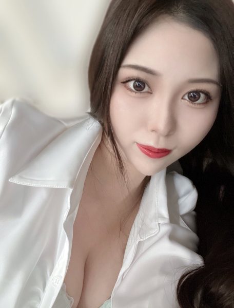 长直发新人《高坂妮娜》精选作品推荐封面及内容欣赏 - 逸尤格