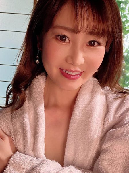 暗黑界性感美巨乳人妻《大岛优香》精选作品推荐封面及内容欣赏 - 逸尤格