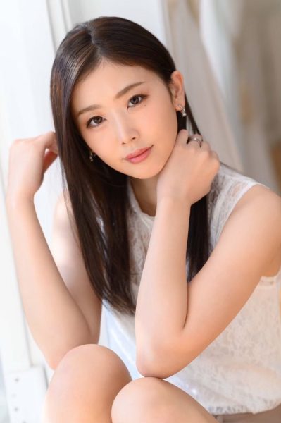 盛世美颜长直发女星《小松杏》精选作品推荐封面及内容欣赏 - 逸尤格
