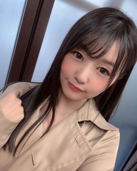 童颜美乳的正妹女星《蕾》精选作品推荐封面及内容欣赏 - 逸尤格