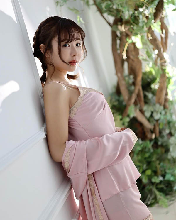 E乃纤腰小只马《栗山莉绪》精选作品推荐封面及内容欣赏 - 逸尤格