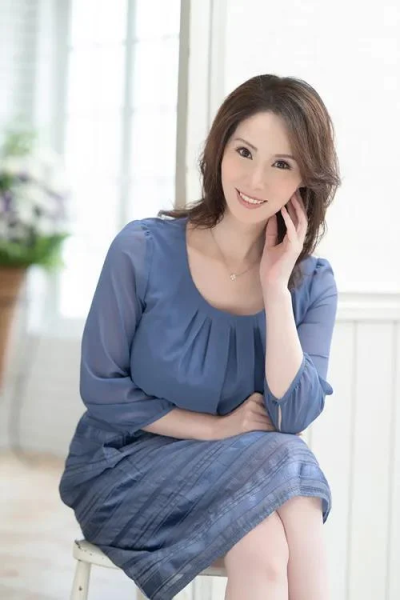 传说中的熟女女星《山口珠理》精选作品推荐封面及内容欣赏 - 逸尤格