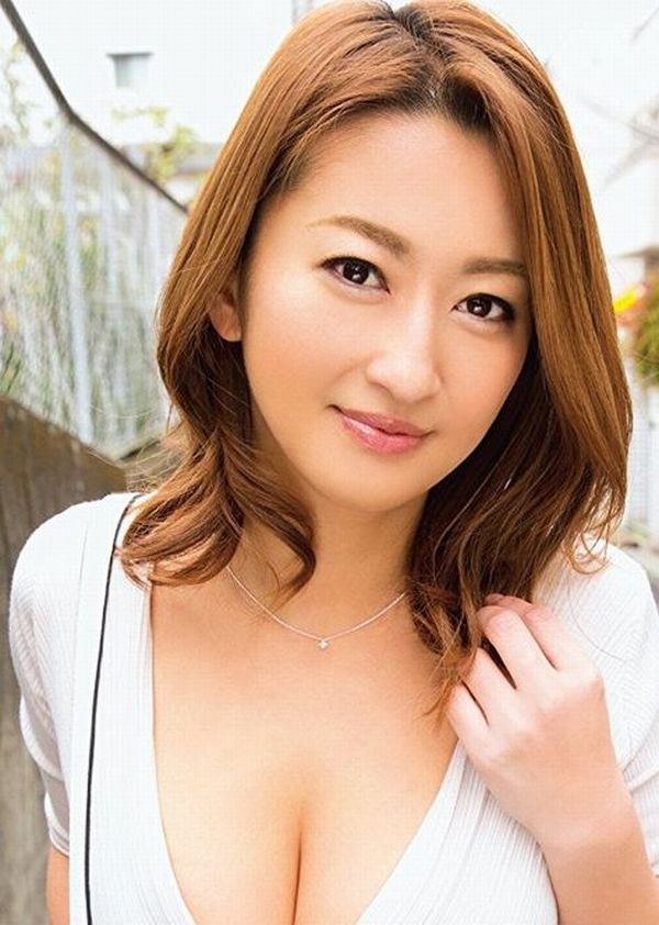 爆乳美熟女《吹石玲奈》精选作品推荐封面及内容欣赏 - 逸尤格