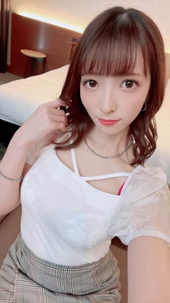 F罩杯白嫩美乳专属女星《小花暖》精选作品推荐封面及内容欣赏 - 逸尤格