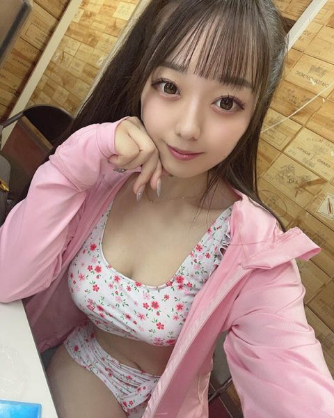 绝美肌‧颜‧乳极品女大生《高濑里奈》精选作品推荐封面及内容欣赏 - 逸尤格
