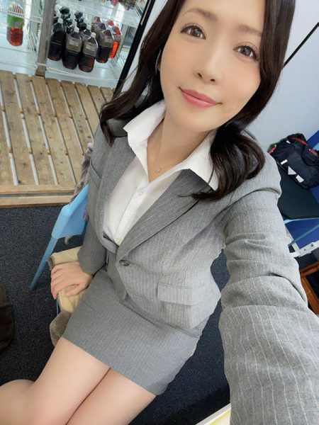 集美貌与战力百货柜姐《冲宫那美》精选作品推荐封面及内容欣赏 - 逸尤格