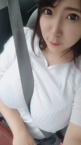 二次元巨乳小只马《优月真里奈》精选作品推荐封面及内容欣赏 - 逸尤格