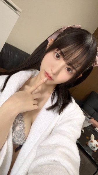 「山田铃奈」出道作品及封面,「山田铃奈」个人简介 - 逸尤格