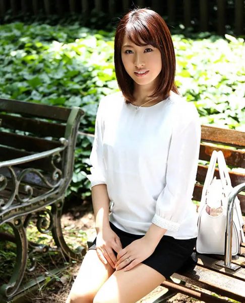最能干人妻系女星《水原佐奈》精选作品推荐封面及内容欣赏 - 逸尤格